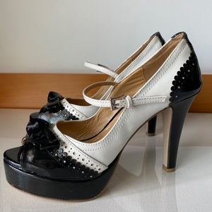 Styluxe “Pinup” black and white patent heel